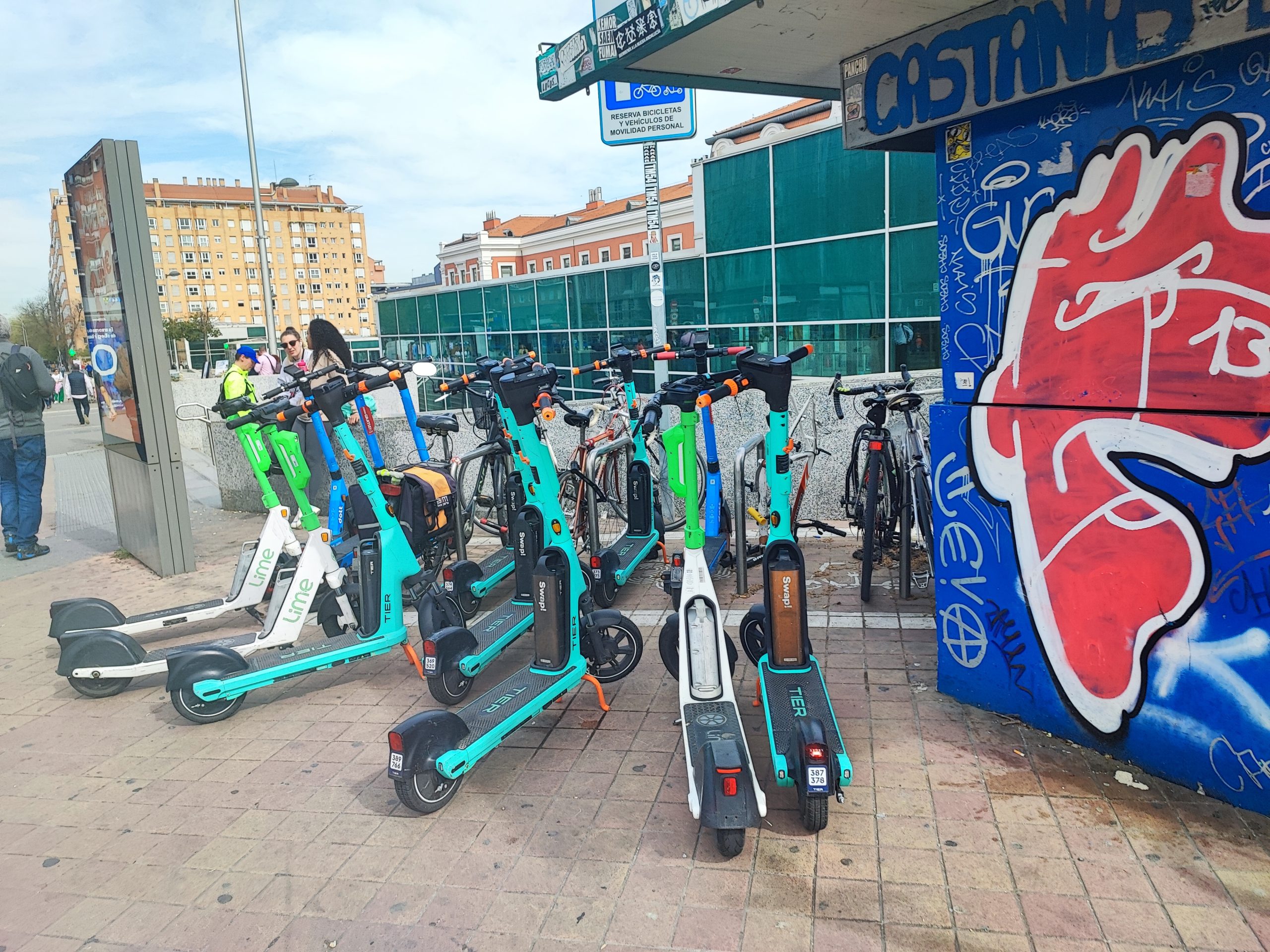 Cuenta atrás para los patinetes de alquiler en Madrid | Noticias para ...